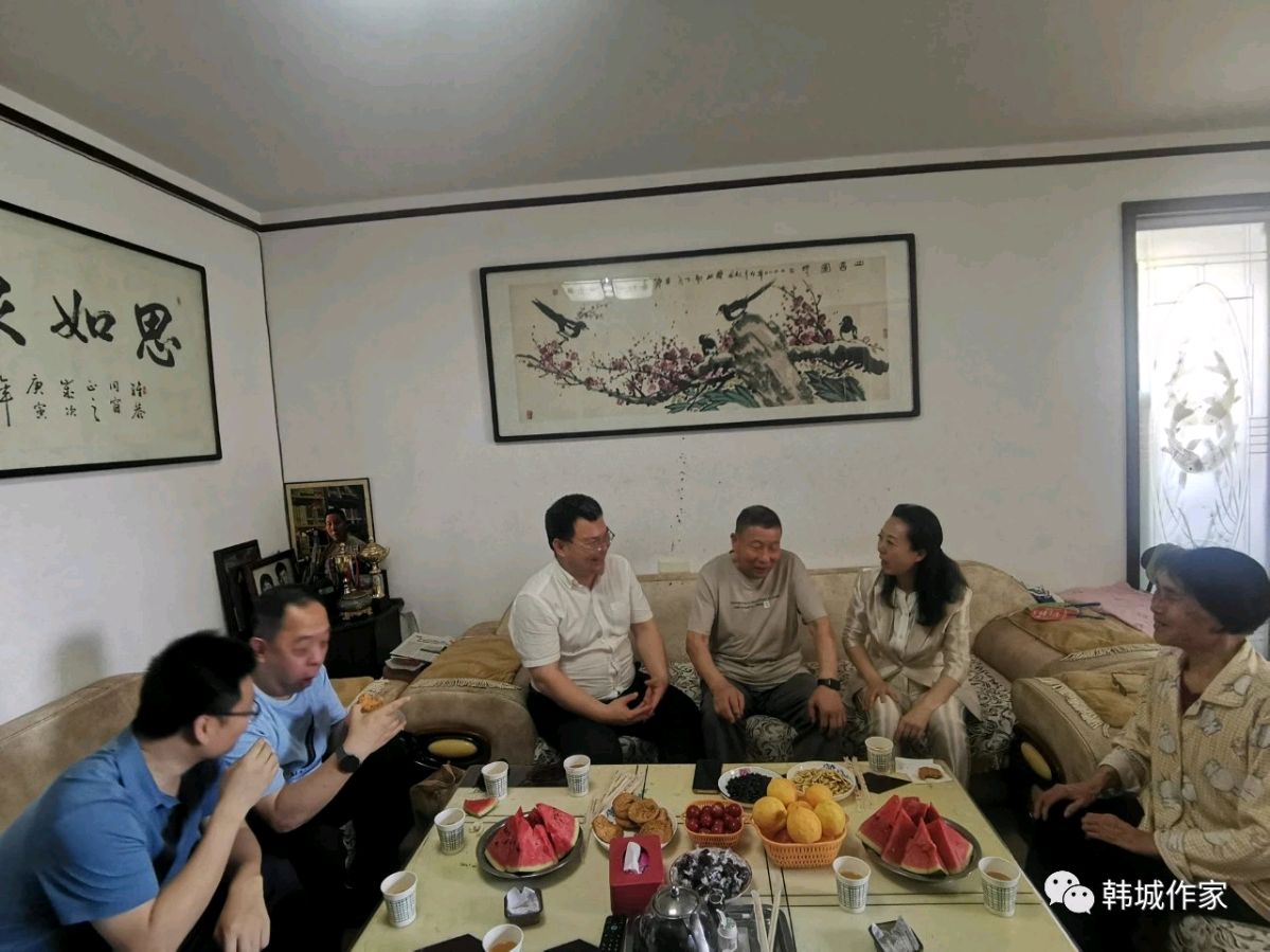 【关爱】陕西省作协党组书记，常务副主席齐雅丽看望慰问韩城作家程维功：郭珺报道（陕西韩城）（图4）