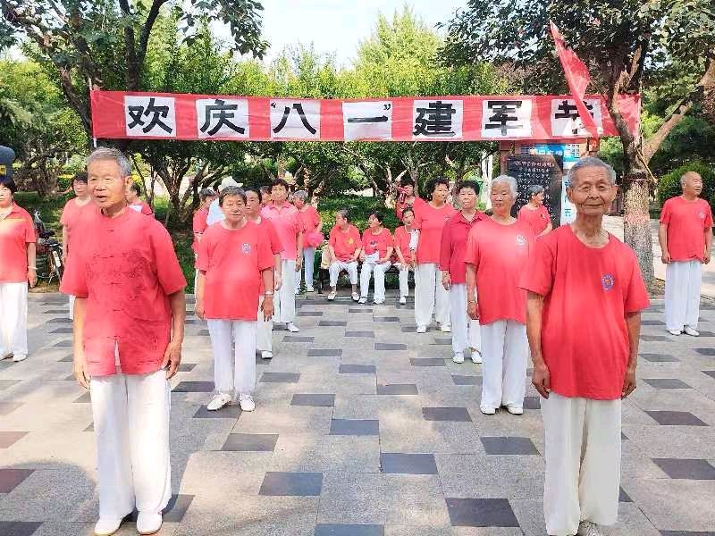 【今天】韩城：老婆老汉喜庆“八一”建军节：文图／王東（陕西韩城）（图8）