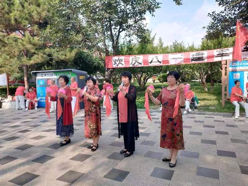 【今天】韩城：老婆老汉喜庆“八一”建军节：文图／王東（陕西韩城）（图7）