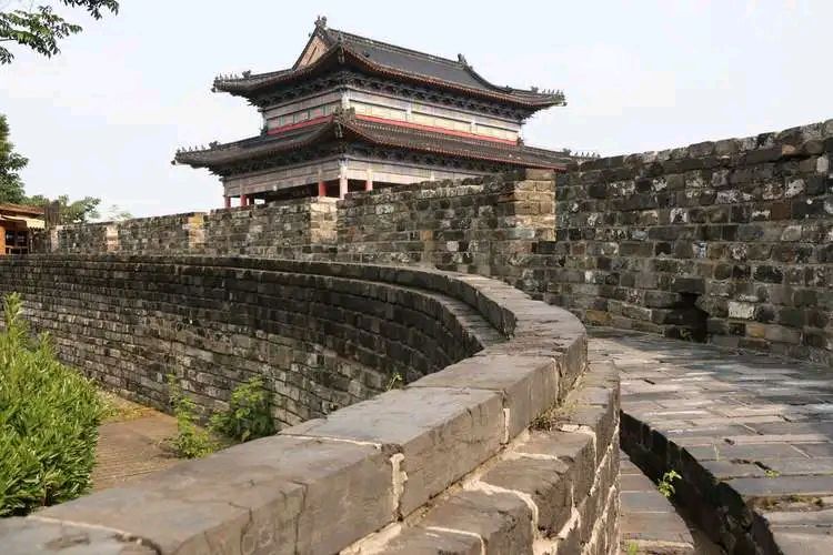 《七律 · 古城墙》诗人/柳鸣（图2）