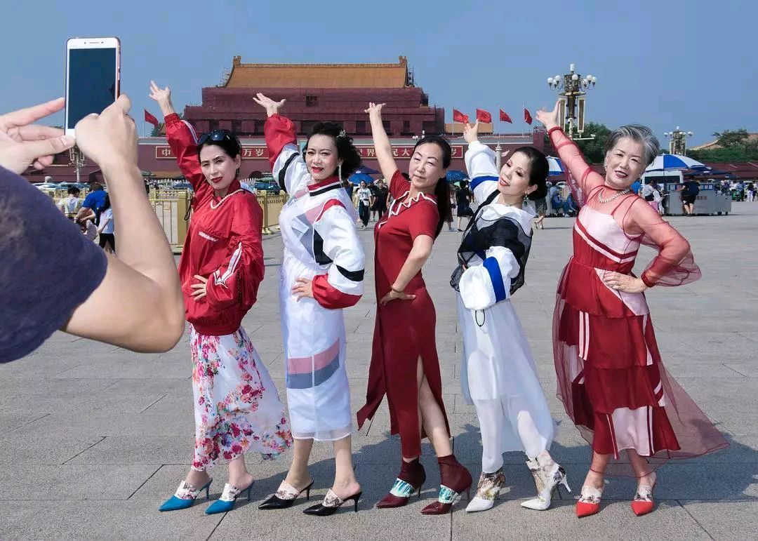 【大东方诗画社】分享优秀作家诗人方亮老师《追时尚》请欣赏（图5）