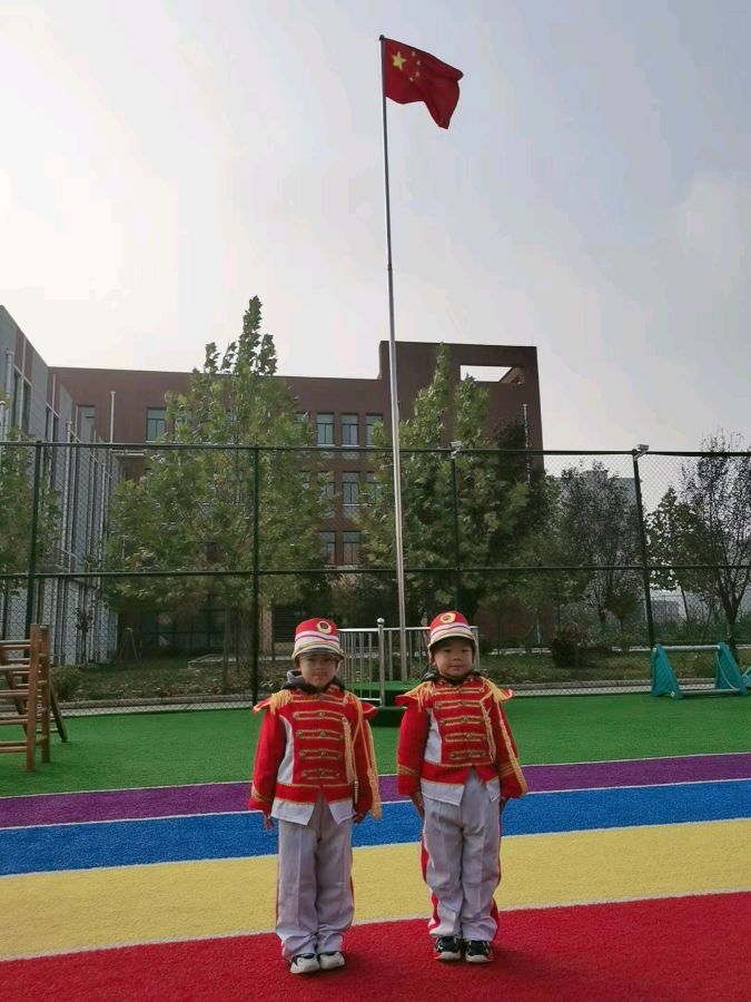 孙子担当护旗手-文/陈天林-西银/北京头条（图2）