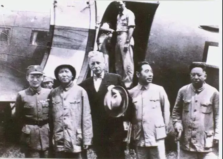 沁园春*深切缅怀毛主席一一纪念毛主席诞辰130周年 文／明长春/江苏滨海/南京头条（图3）