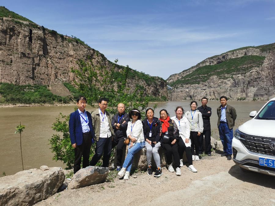 陕西张志民《登天下第一挂壁天梯，览中华鱼跃龙门胜境》（图9）