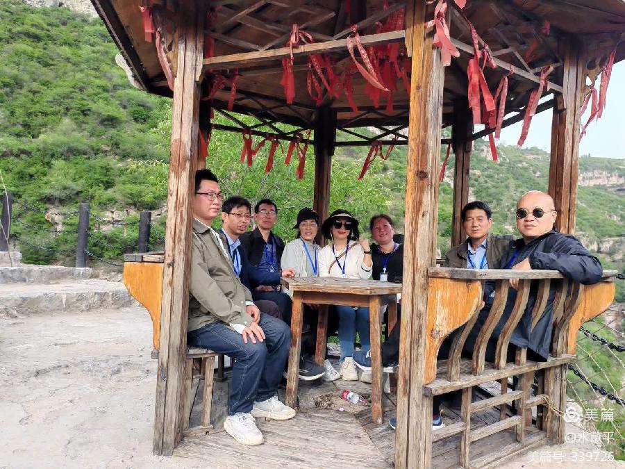 陕西张志民《登天下第一挂壁天梯，览中华鱼跃龙门胜境》（图16）