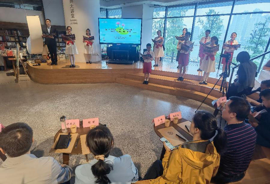「文学动态」中国作家、中国作协全委委员、山西省作协主席李骏虎走进南岸上“文学公开课”（图2）
