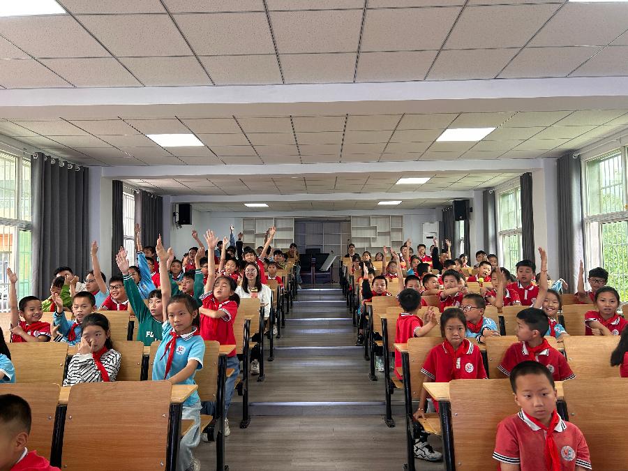 学生积极互动 学生积极互动