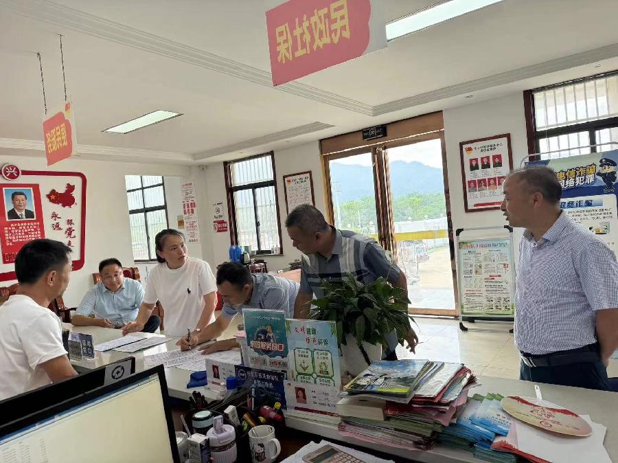 签订防溺水工作村校联动协议 (1) 签订防溺水工作村校联动协议 (1)