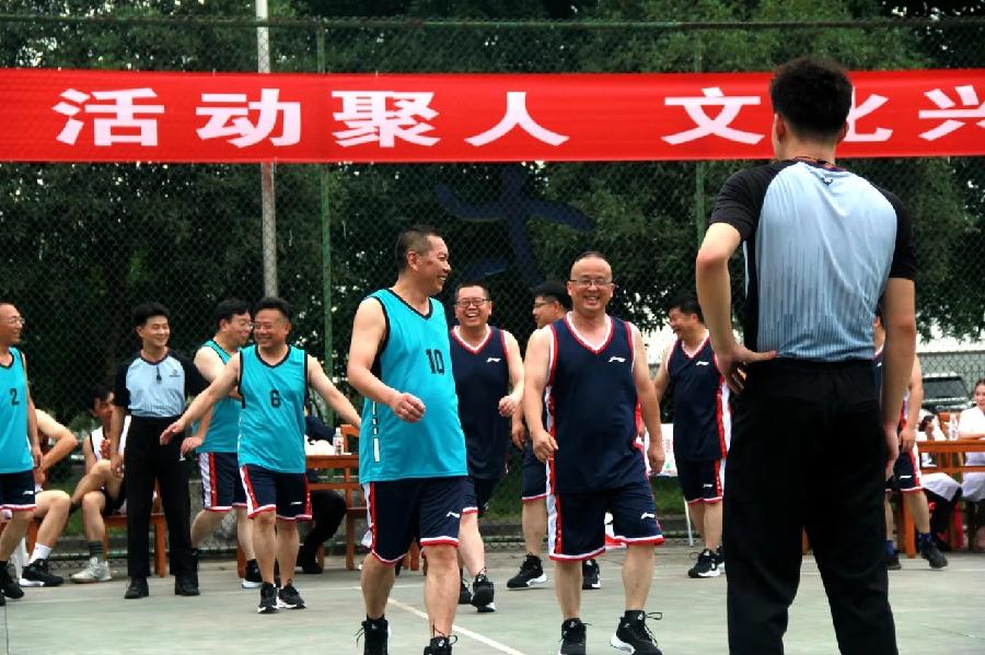 「散记」中国铁路成都局集团公司涪陵工务段第十一届“涪荣杯”职工运动会篮球赛拉开序幕（图2）