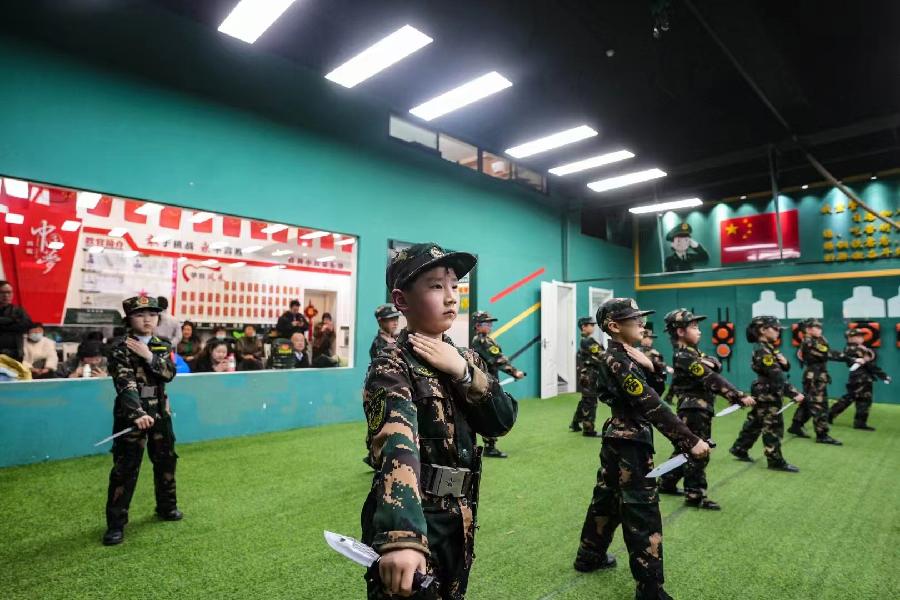 书画陶冶情操，军训锻炼性格——聊城市书画研究会赴烈焰蓝盾少年军事训练营开展书画交流（图6）