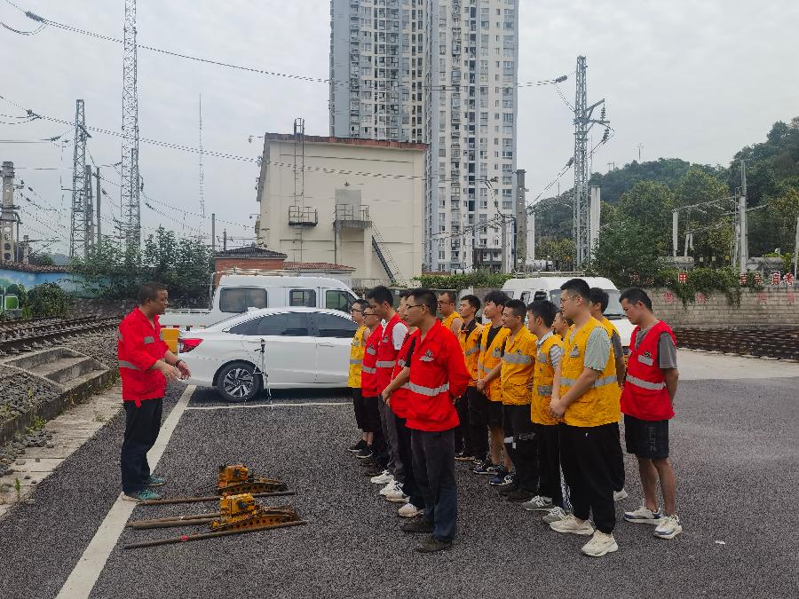 「新闻特写」练兵场上遇小戴（图14）