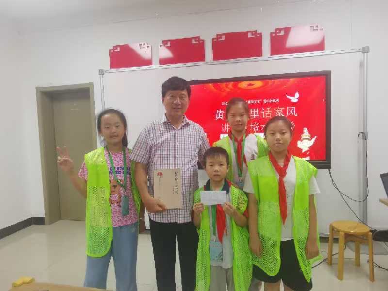 八一，高兴的一天，作者：周智敏（图2）