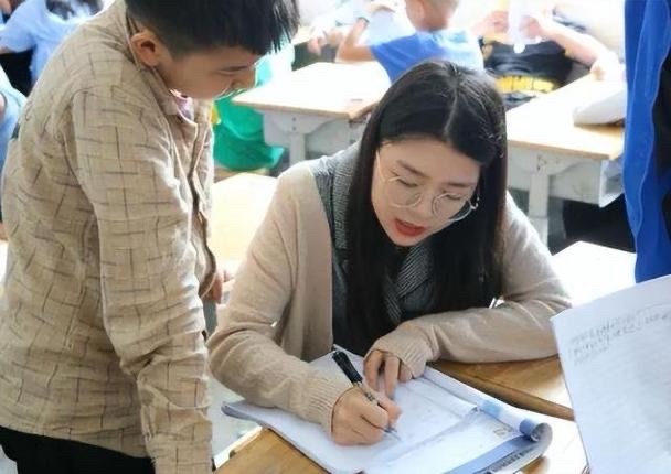 老师，您就是四季（外一首）文：周峰【长安街总社】世界诗人名人展10131期（图8）