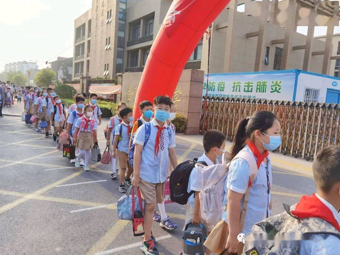 【名家风采】《开学，新的征程》//作者:蒲公英//《诗路漫漫》征稿//都市头条（图4）
