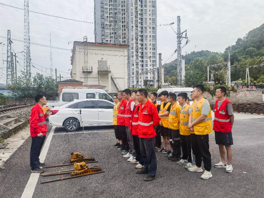 「散文诗」铁道线上的养路人（图3）