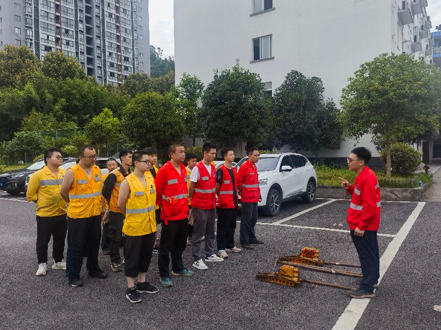 「散文诗」铁道线上的养路人（图2）