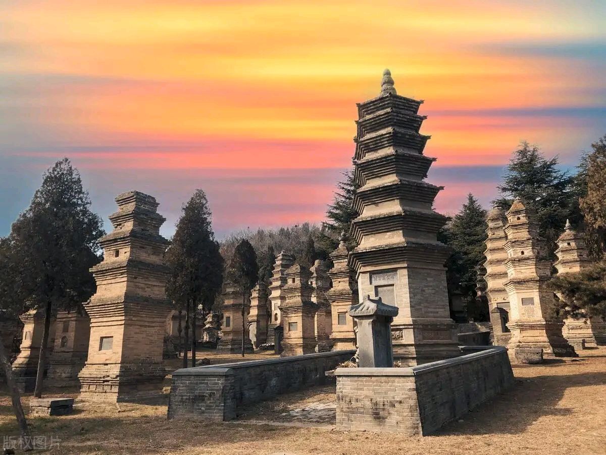 东方书剑的《山花子·再游少林寺寄怀》