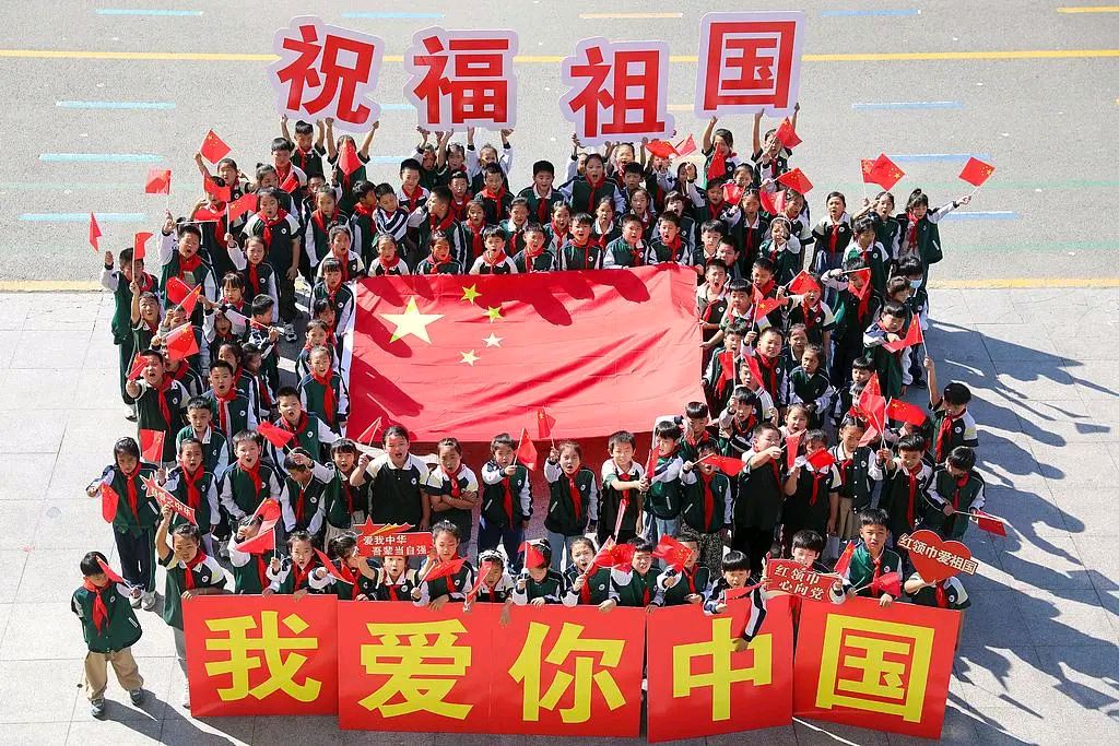【名家风采】祖国啊祖一一献给建国七十五周年// 作者:海阔天空//《中华诗人》征稿//都市头条（图5）