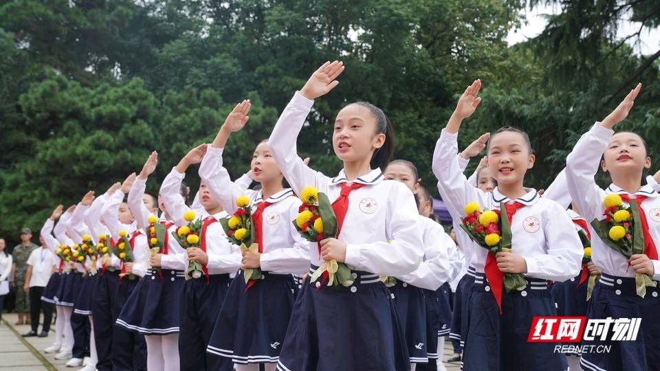 聆听 ‖ 红霞朗诵《走向纪念碑》作者/刘伙力（图13）