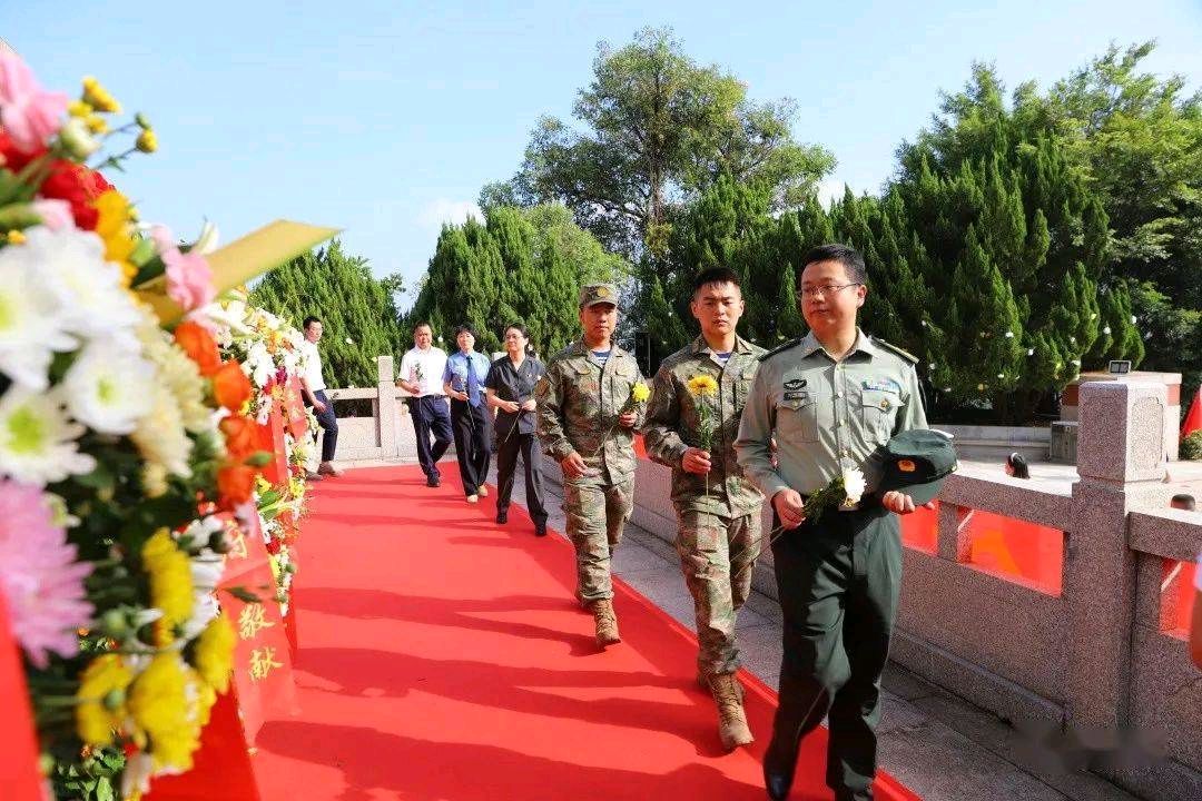 听你花开的港湾 ‖《走向纪念碑》 作者/刘伙力 合诵/听你花开的港湾八人合诵 音频监制：六月荷（图15）