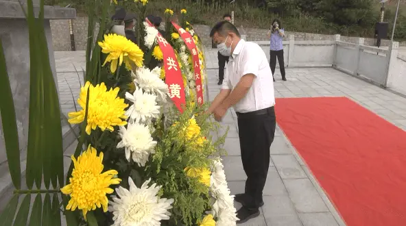 听你花开的港湾 ‖《走向纪念碑》 作者/刘伙力 合诵/听你花开的港湾八人合诵 音频监制：六月荷（图20）