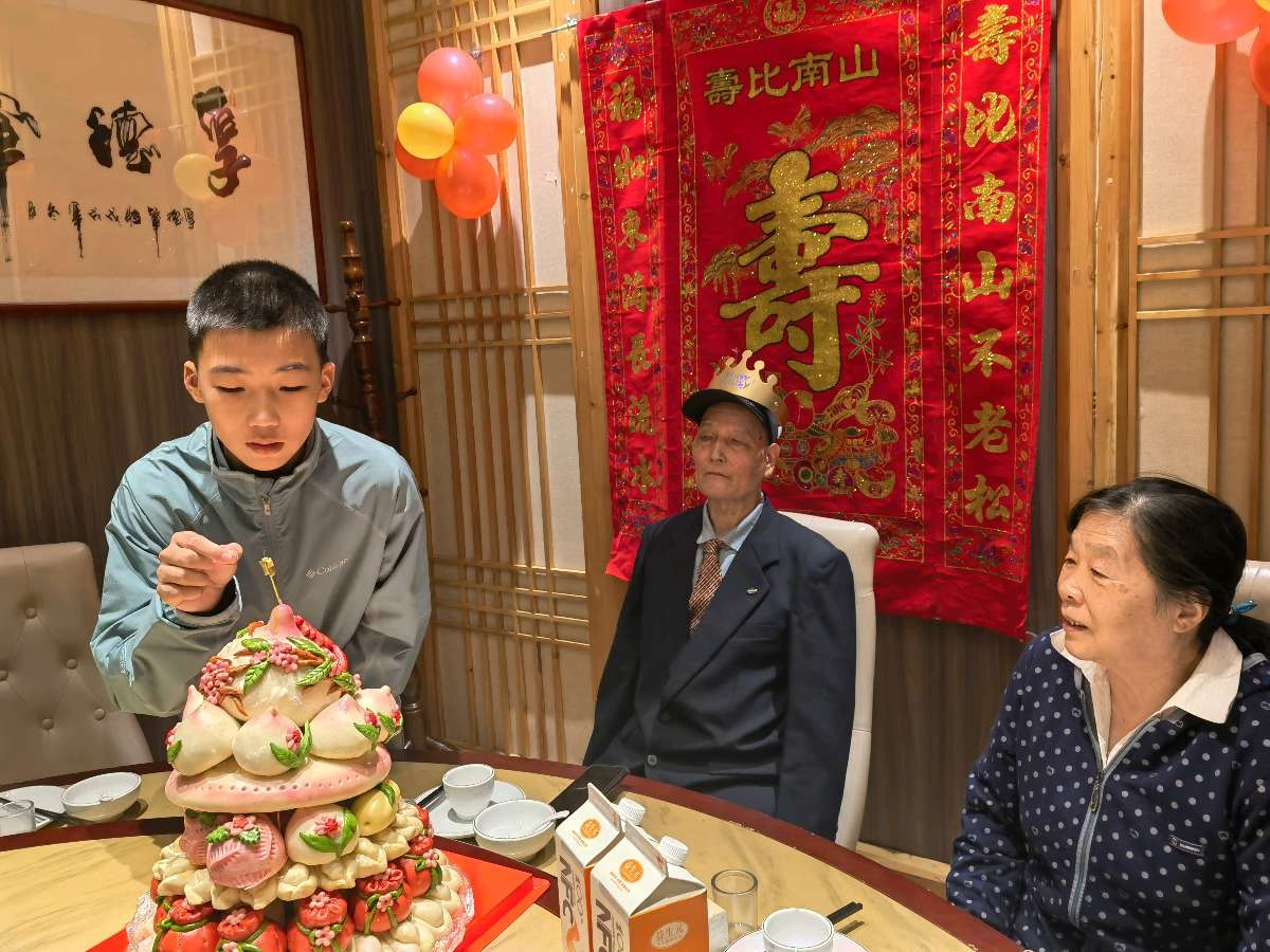 旭日东升（長民）编辑‖在西安《盛唐壹号酒店》庆贺八十周岁生日纪实（图21）