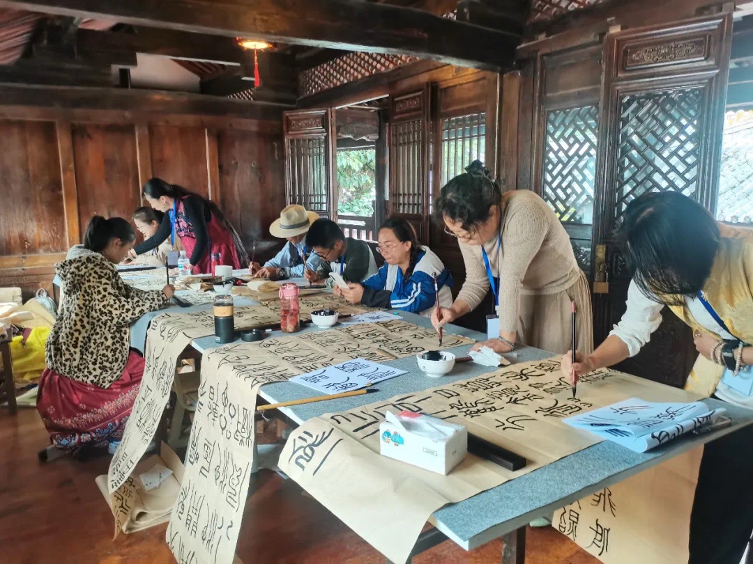洱源县书法家协会公益书法课在凤翔书院举办（图2）