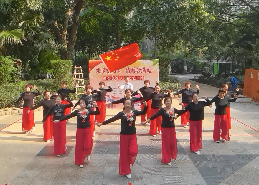 「散文」欢度重阳节 情满云满庭‖云满庭C区夕阳姐妹帅哥载歌载舞庆重阳(图4)