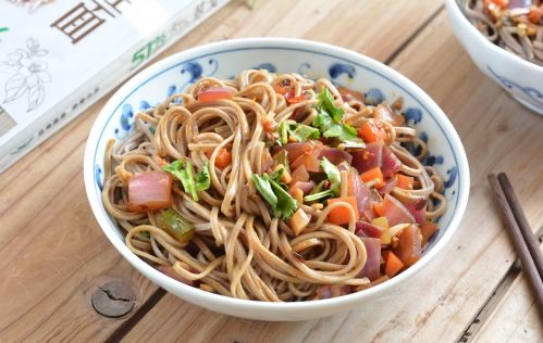 《品尝沈阳特色:鸡架抻面》文:陶丹(中国沈阳)天下美食总社【世界诗人名人展】10266期(图8)