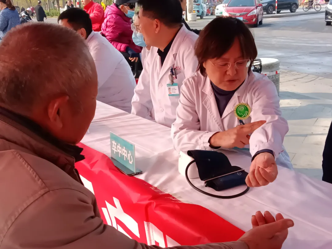 体医融合 战胜卒中——聊城市眼科医院举办世界卒中日健康义诊活动（图3）
