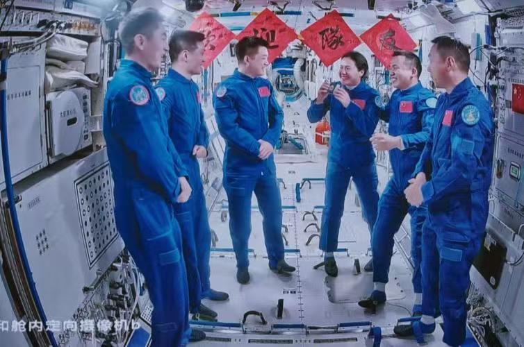 我家大门常打开，欢迎空间探奥来-文：众诗人【太空总社】世界诗人名人展10277期（图15）