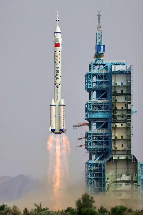 我家大门常打开，欢迎空间探奥来-文：众诗人【太空总社】世界诗人名人展10277期（图18）