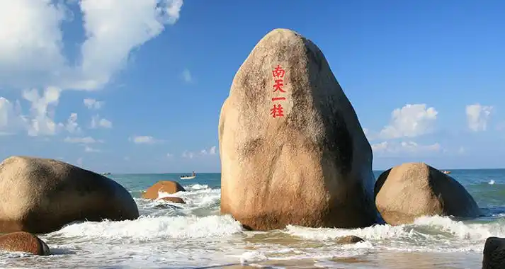 东方书剑的《七绝•三亚游之大小洞天》