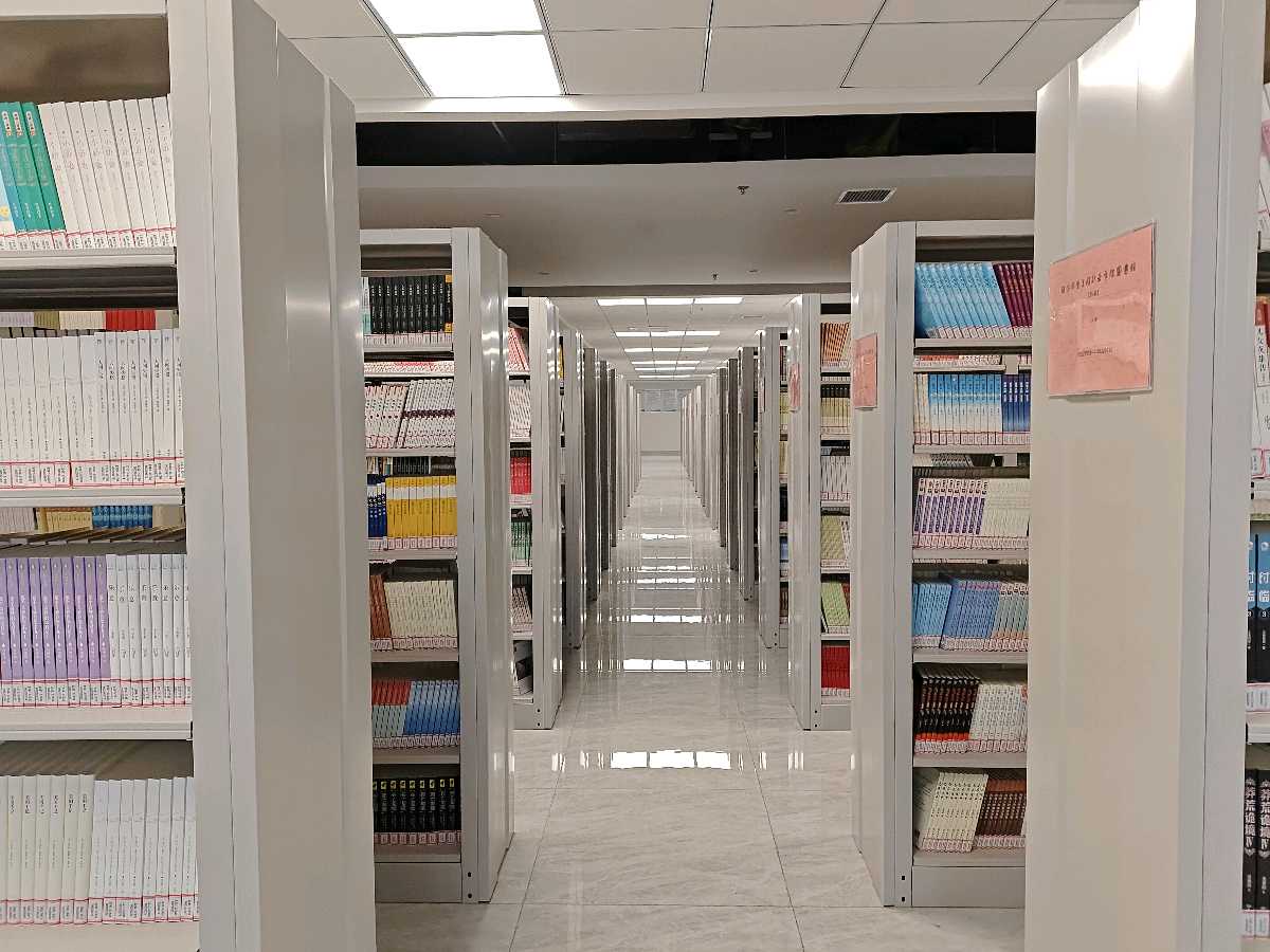 走进潍坊环境工程职业学院图书馆（图2）