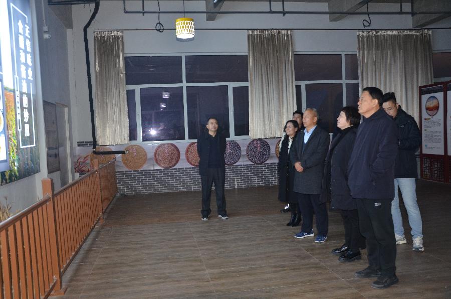 聊城大学党委原副书记徐传光、中国平安保险聊城支公司总经理王东一行到山东正信味业食品有限公司参观交流（图5）