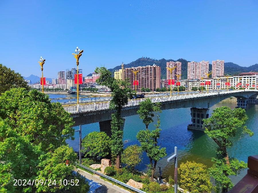 南湖诗韵未来港-文：姜云姣（武汉）金色大厅【世界诗人名人展】10380期（图3）