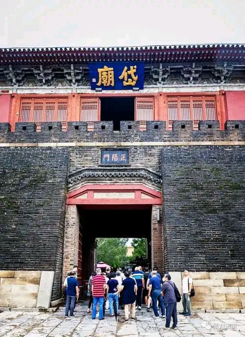 【春日征稿】山东王辉成‖岱庙赏梅寻春