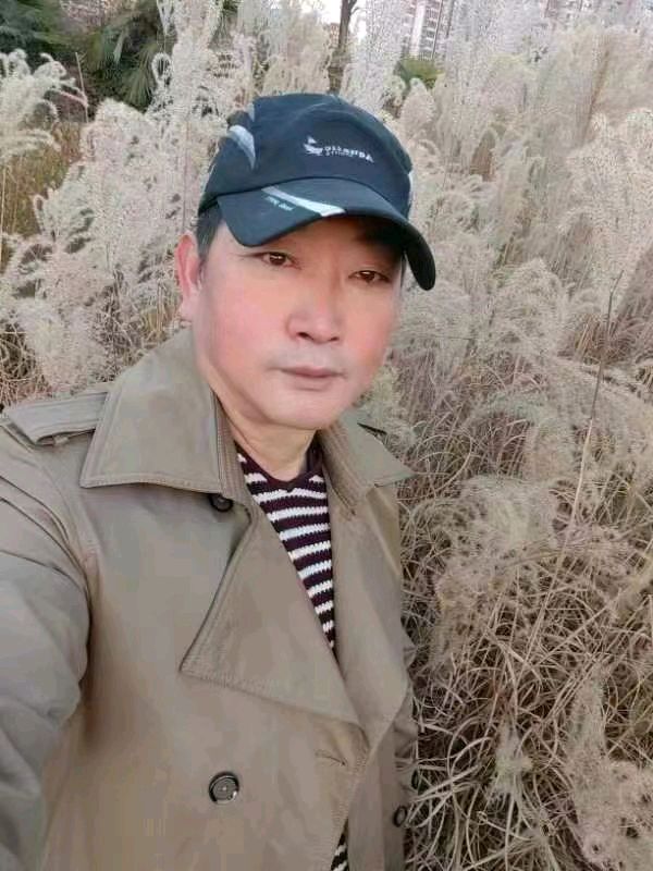 《我不会写诗》作者/主播：心如大海 / 审核：李苹 /音频制作：醉过知酒浓 /主编：胡琴（图3）