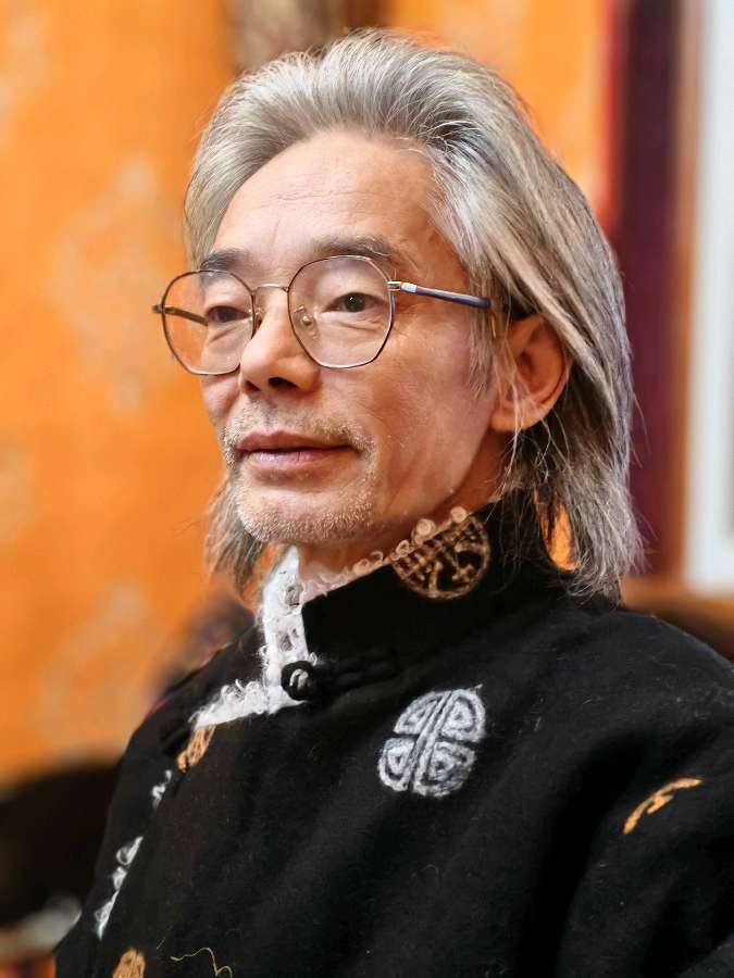 丽琴朗诵藏族诗人阿登作品《一张带不走的名片》致——成都……