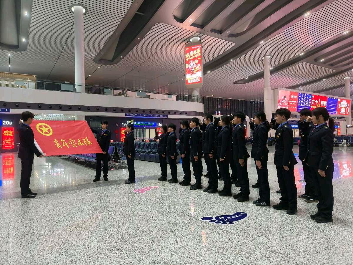 「春运快报」涪工春运团旗红‖涪陵工务段关团联手兵分三路战春运