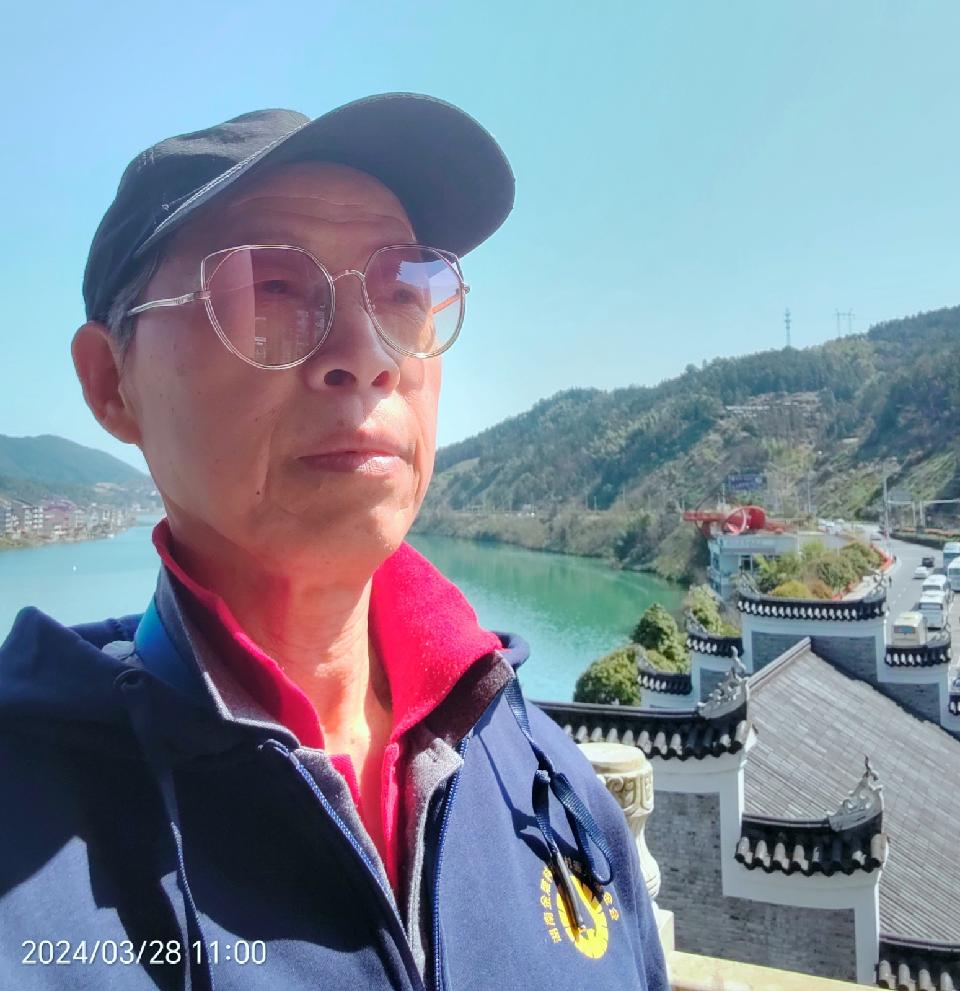 山谷幽兰朗诵《元夕光谱》文:诗逸【世界诗歌金话筒朗诵团】世界诗人名人展10520期(图6)