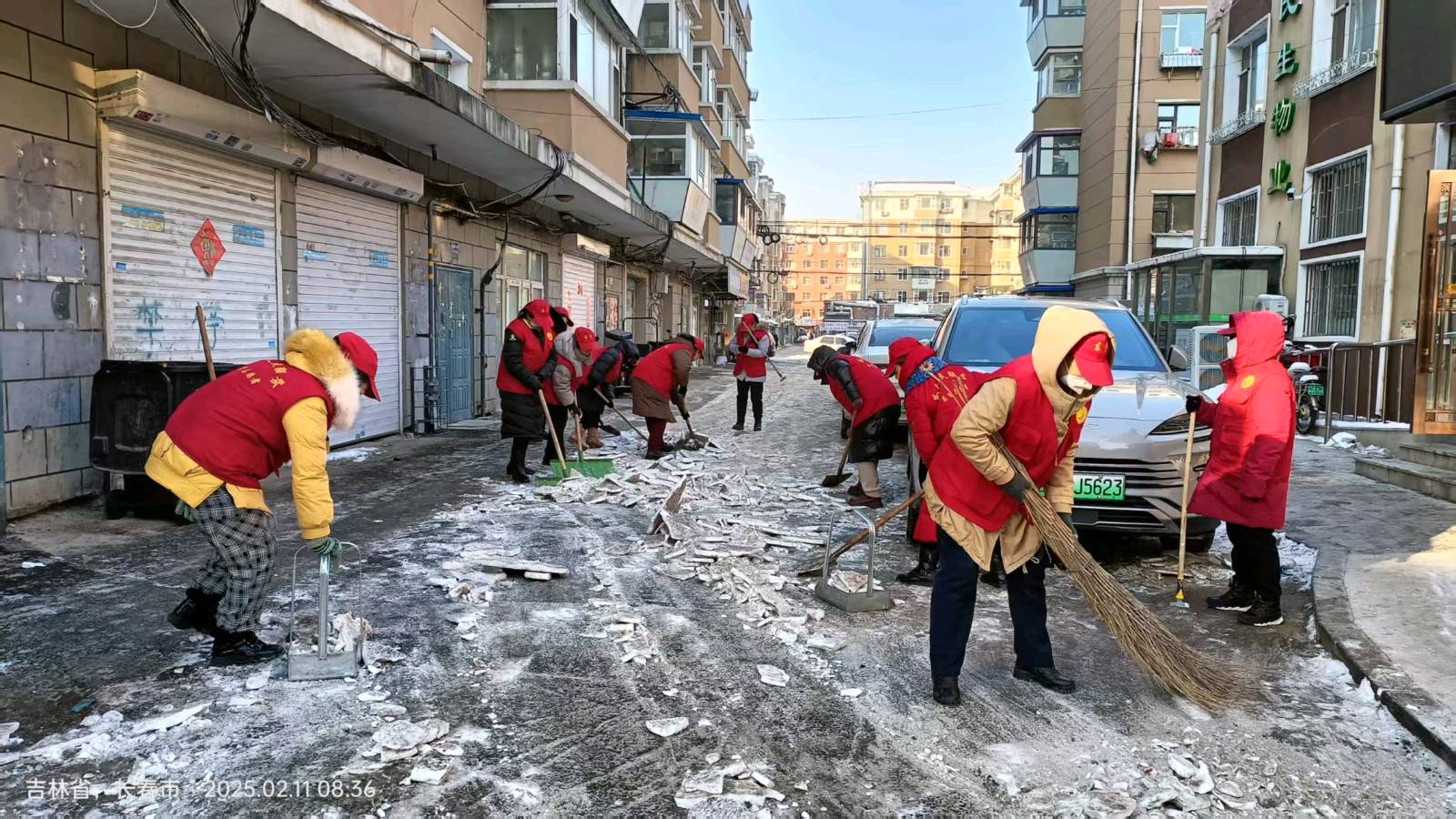 志愿服务进社区 义务清雪保安宁（图6）