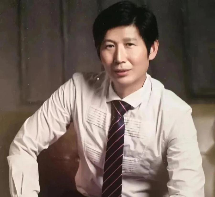 珍馨倾情演绎静水流深的作品：雷锋颂｜海外头条（图7）