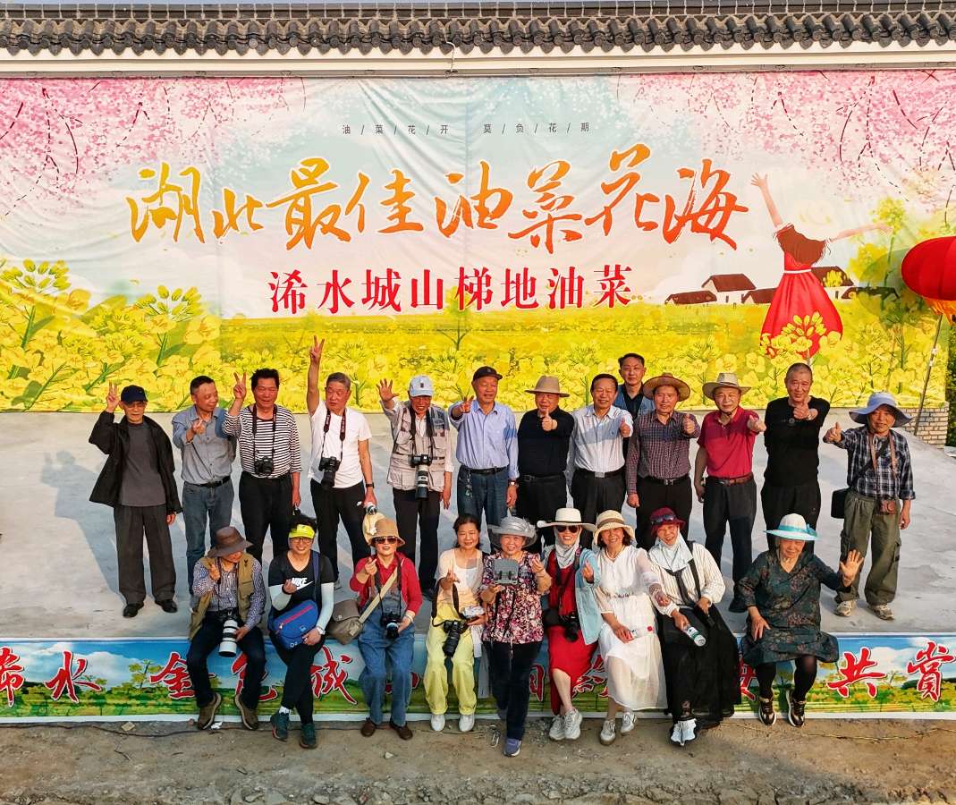 银发老人春季摄影班教学与实践活动采风手记