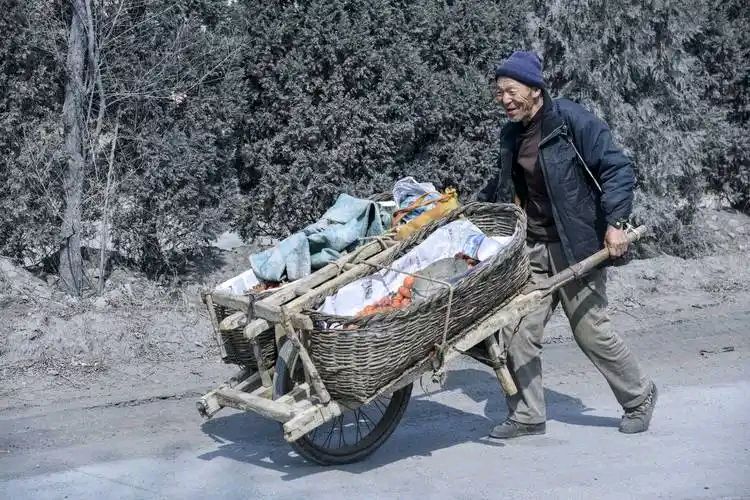 《驮月者》作者:桃源社长:听雨【主播:涛声依旧】桃源国际诗歌文化传媒♬（图6）