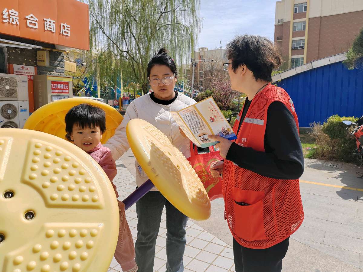 银古路街道云和社区开展医保基金监管宣传活动（图3）