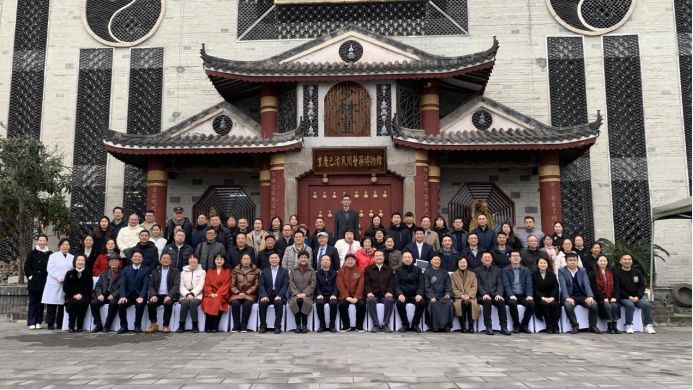王安石的《和圣俞农具诗》有云:“朝耕及露下,暮耕连月出。自无一毛利,主有千箱实。”千行百业都有“三牛”精神所描述的生动群像,文博行业亦是如