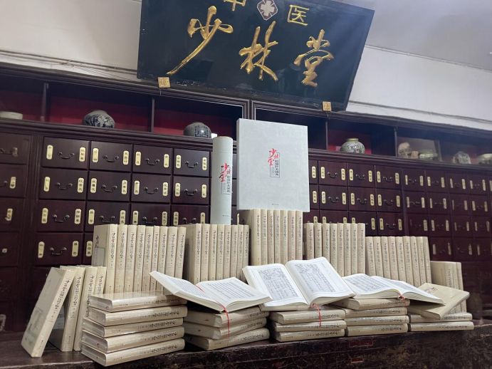 王安石的《和圣俞农具诗》有云:“朝耕及露下,暮耕连月出。自无一毛利,主有千箱实。”千行百业都有“三牛”精神所描述的生动群像,文博行业亦是如(图6)