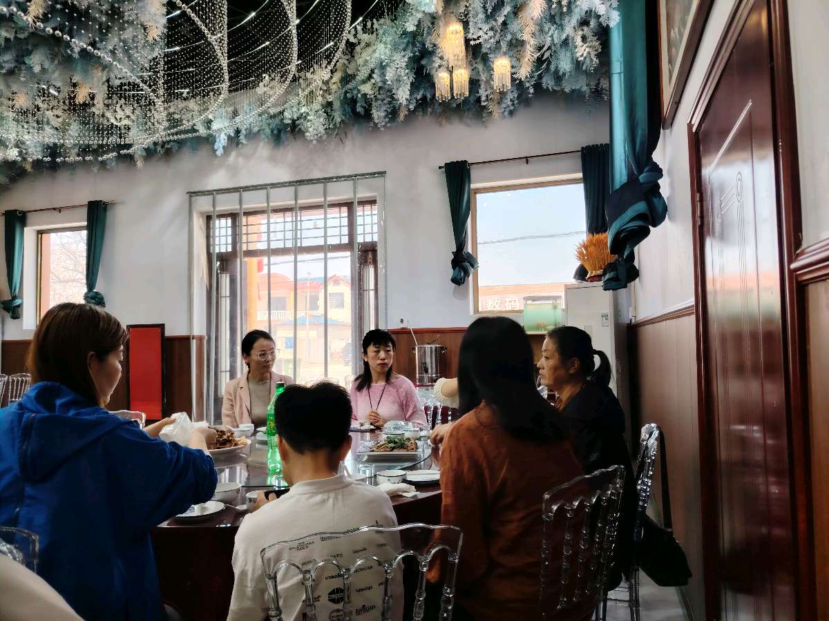 【都市头条向幸福出发编辑部】第13436期 闫丹阳老师婚后谢友宴（图2）
