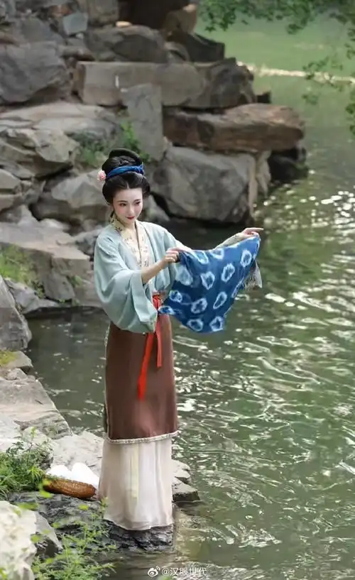 题图微汉俳一组 • 淑女/作者/正大光明（哈尔滨）